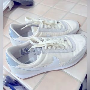 Nike Daybreak Women’s Sneakers. Size 8. White/Pale Ivory
